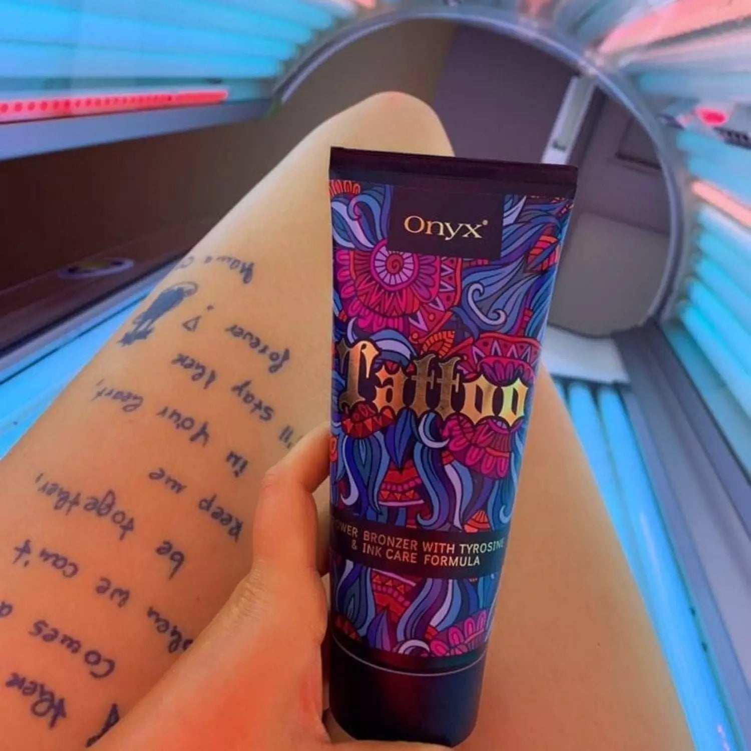 Sunbed tanning cream with ink care formula